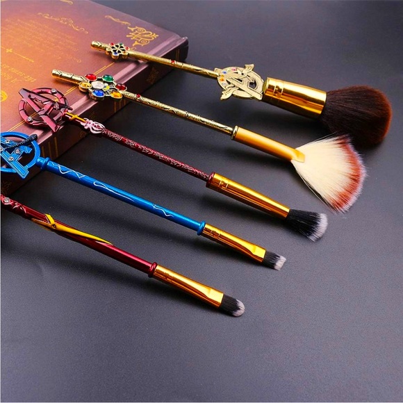 NWT Avengers 5 Piece Makeup Brushes NWT - Picture 1 of 8